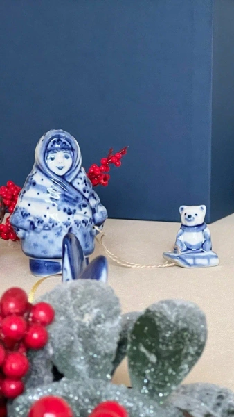  Фотография скульптура "маруся с мишкой"